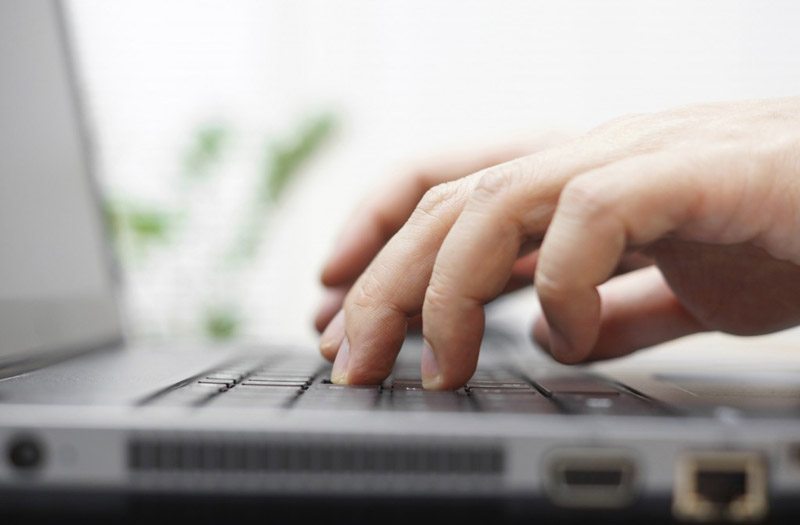 hands-typing-laptop-800
